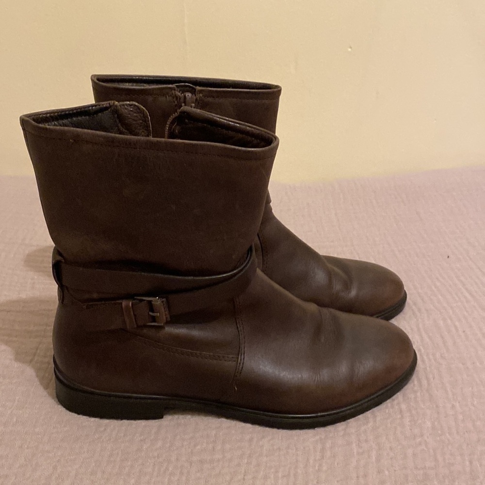 ECCO BROWN LEATHER ANKLE SHOES . Size 36